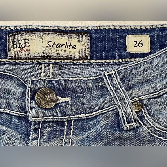 BKE Starlite Low Rise Denim Shorts 26 Stretch Distressed Embroidered EUC - Picture 11 of 12
